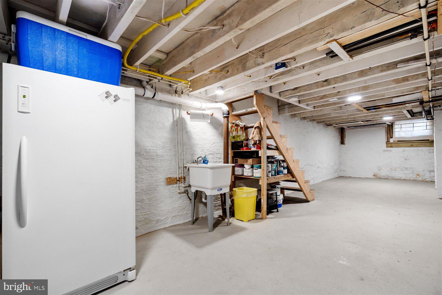 421 George Street Baltimore, MD 21201 - Photo 31 of 32 Clean Poured Concrete Basement for Storage