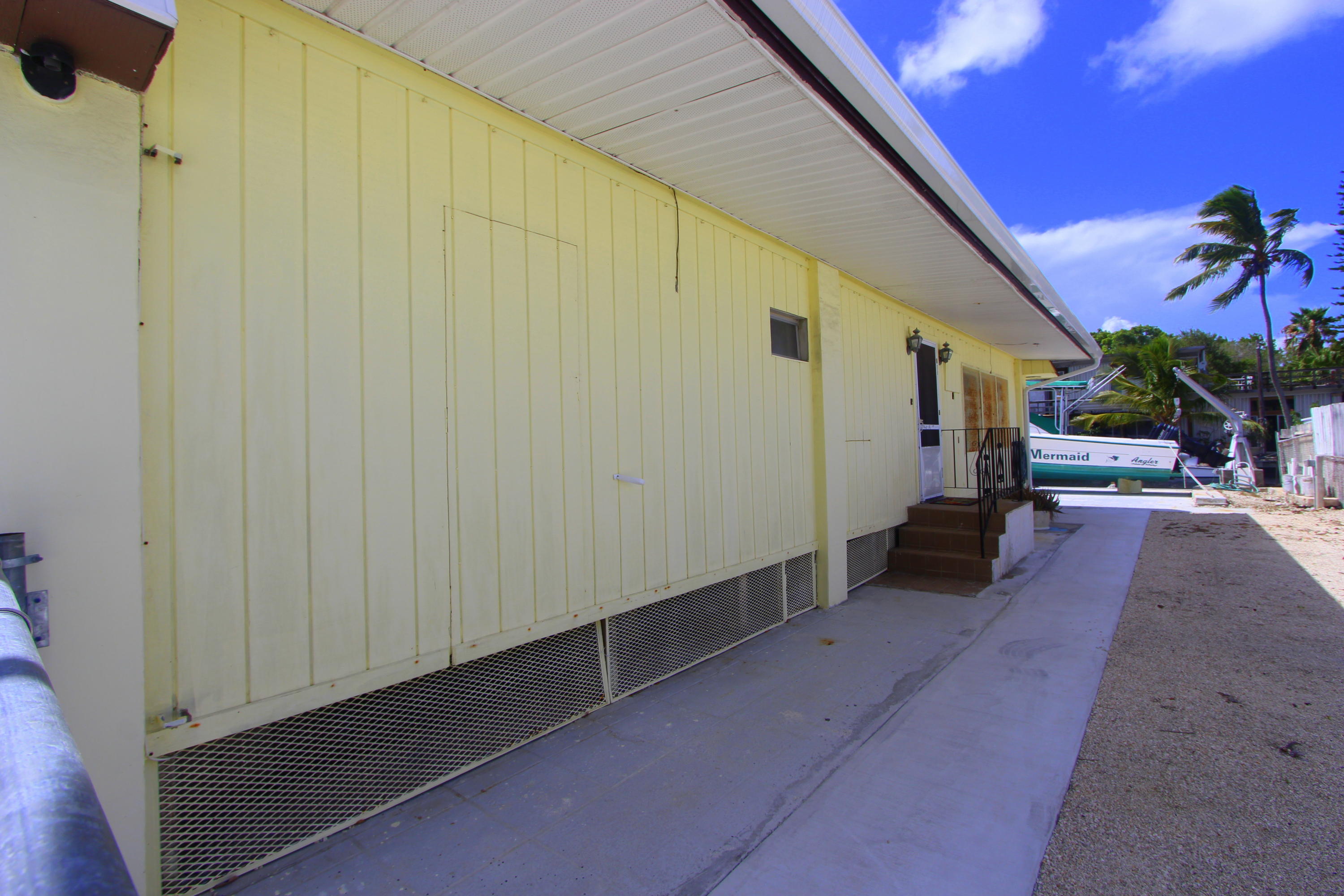 429 Big Pine Road Key Largo, FL 33037 - Photo 5 of 15 Front Right