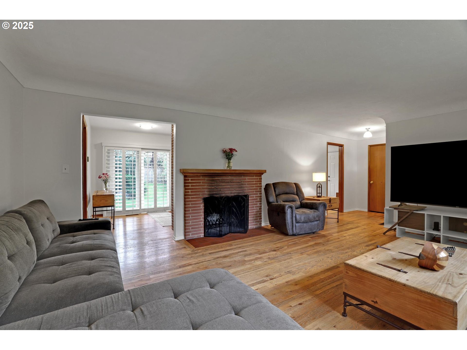 8730 Southwest Barnes Road Portland, OR 97225 - Photo 7 of 37 Living Room