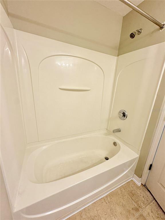 10812 Kensington Park Avenue Riverview, FL 33578 - Photo 19 of 20 a bathroom with a bathtub