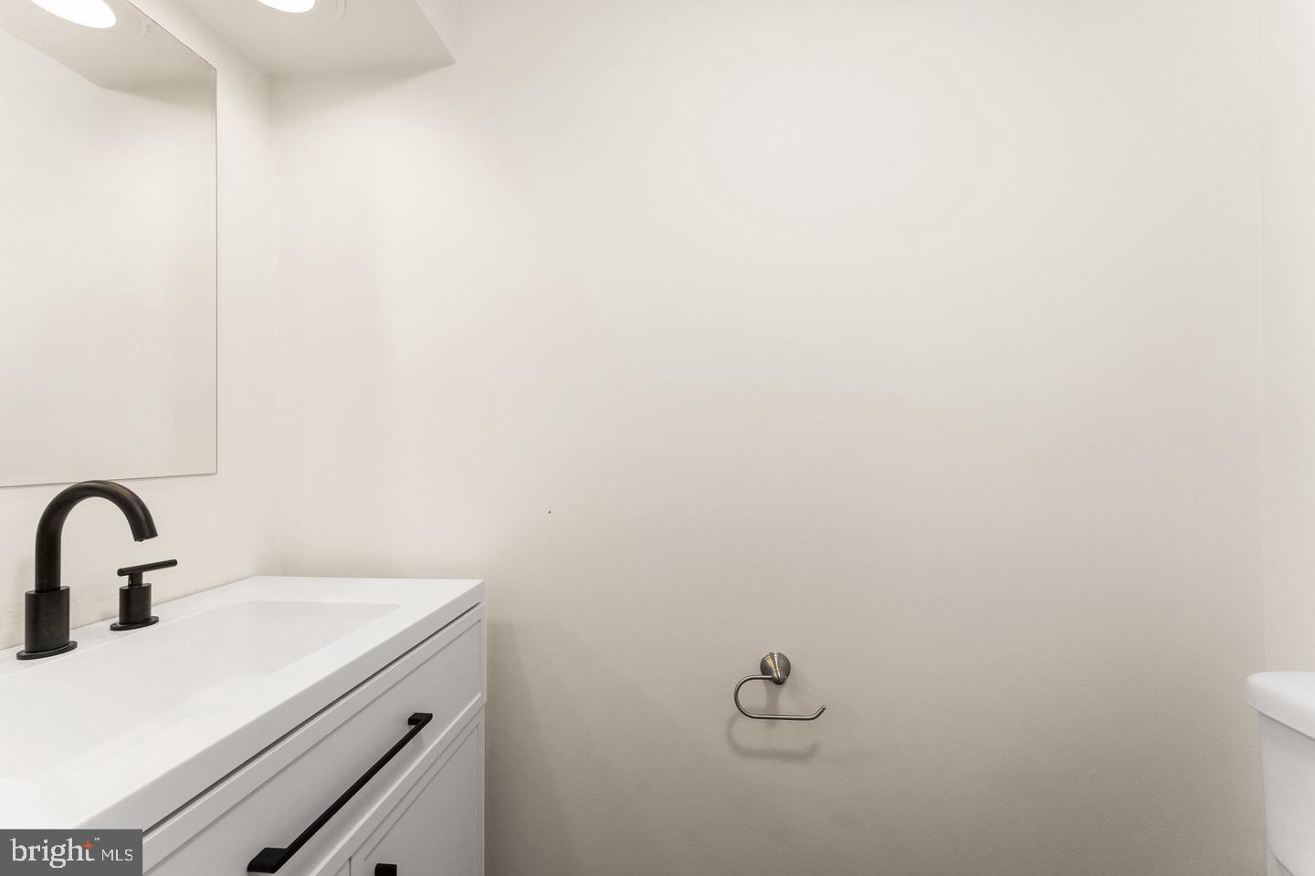 1808 Golf View Court Reston, VA 20190 - Photo 11 of 36 Gallery Image 11