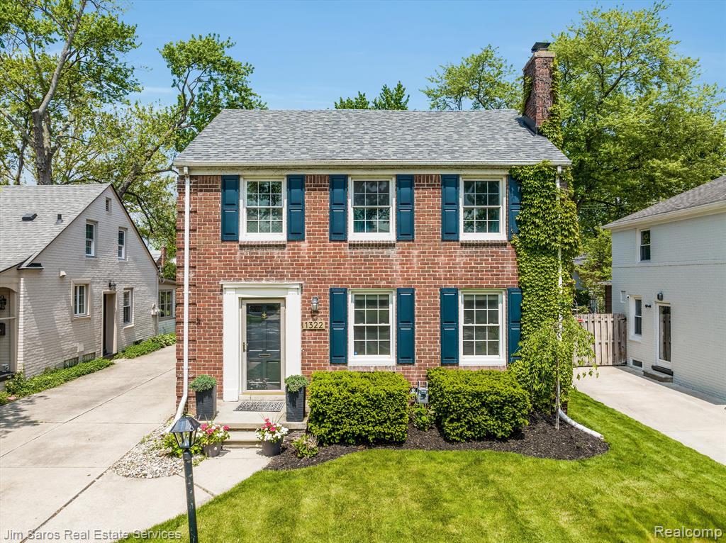 1322 Hampton Road Grosse Pointe Woods, MI 48236 - Photo 8 of 42