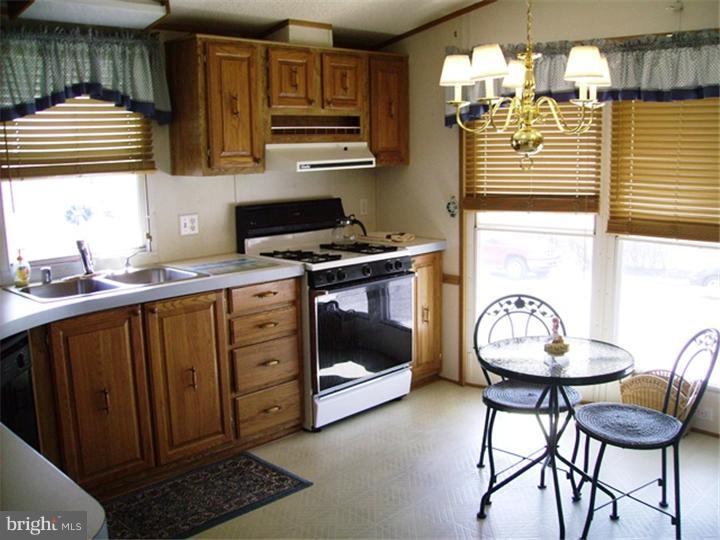 714 Berry Road Wilmington, DE 19810 - Photo 6 of 13 Kitchen