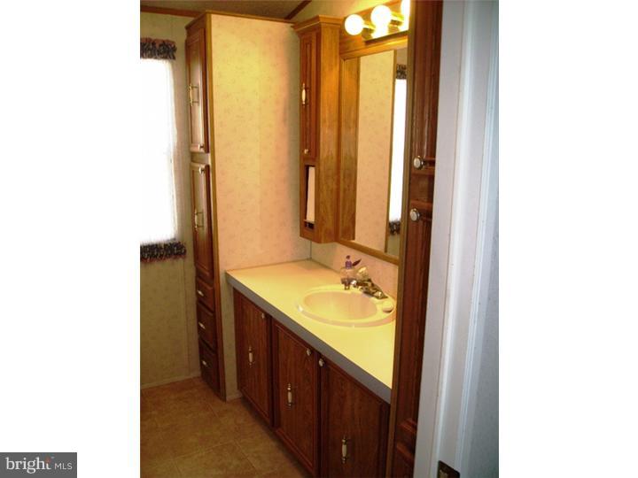 714 Berry Road Wilmington, DE 19810 - Photo 8 of 13 Bathroom