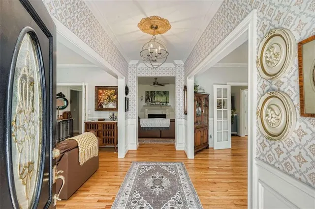 a view of entryway with furniture