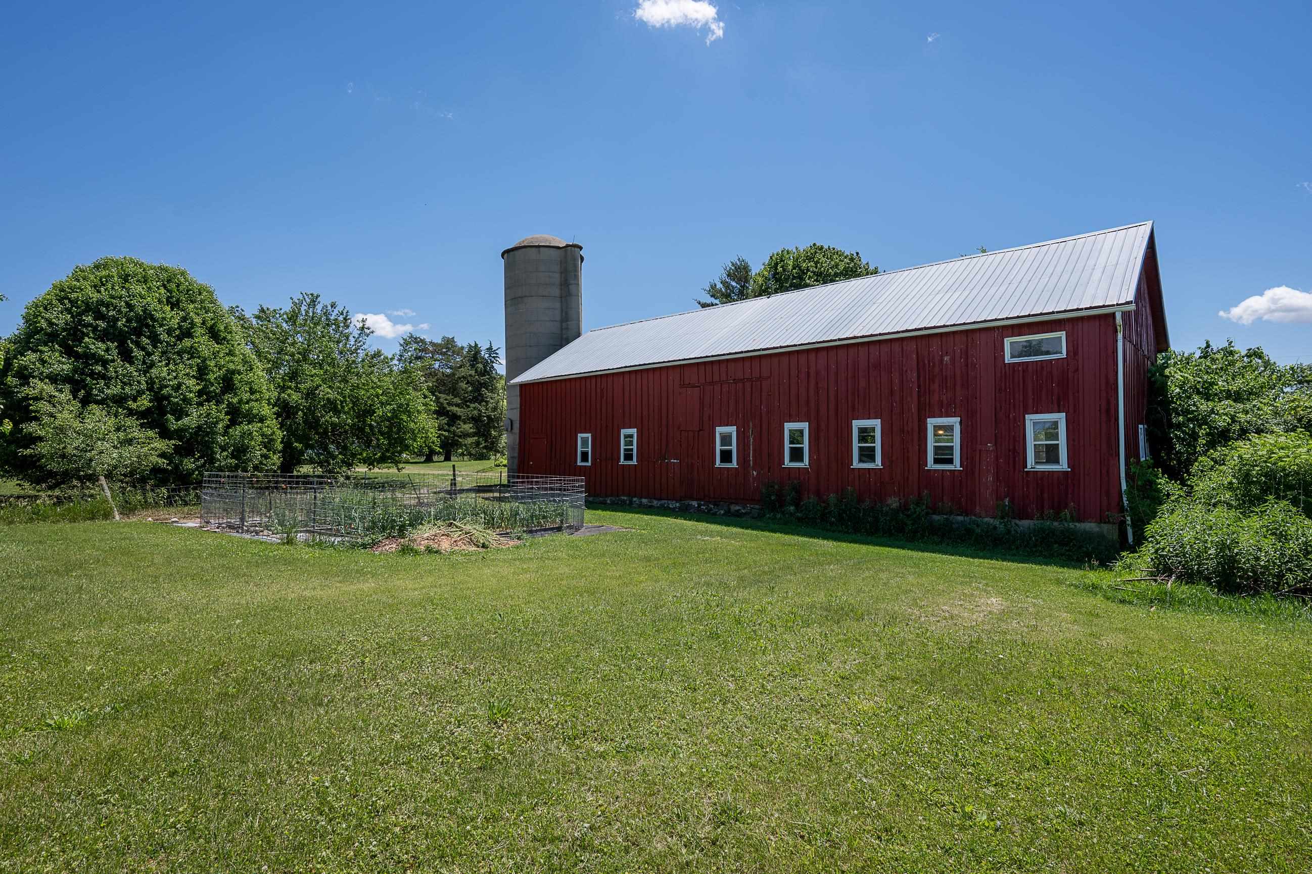 3402 Rutland Dunn Town Line Road Stoughton, WI 53589 - Photo 5 of 88