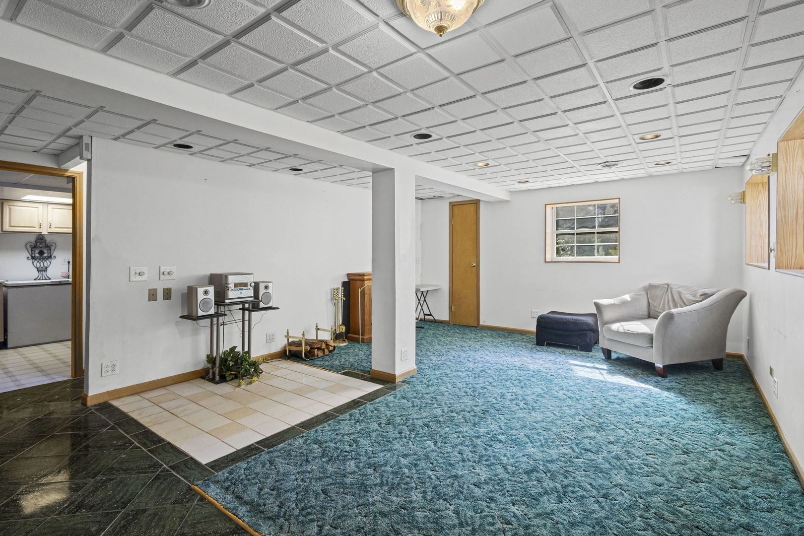 21220 Silktree Circle Plainfield, IL 60544 - Photo 17 of 29 a room with furniture