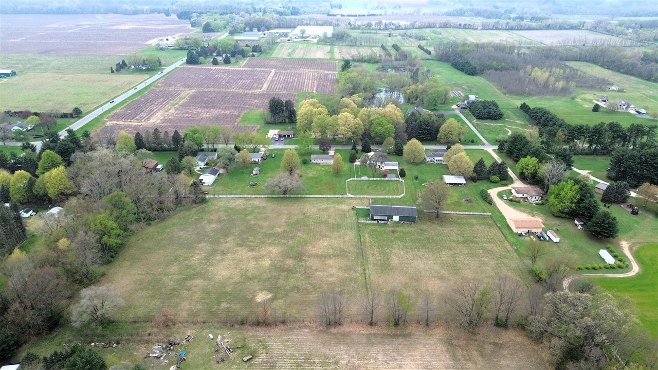 1155 South Bainbridge Center Road Benton Harbor, MI 49022 - Photo 11 of 47