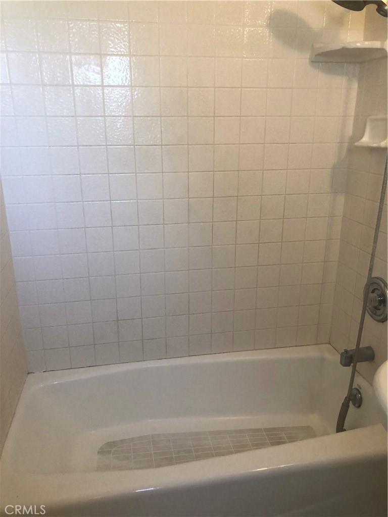 224 North Bircher Street Anaheim, CA 92801 - Photo 8 of 10 a bathroom with a bathtub