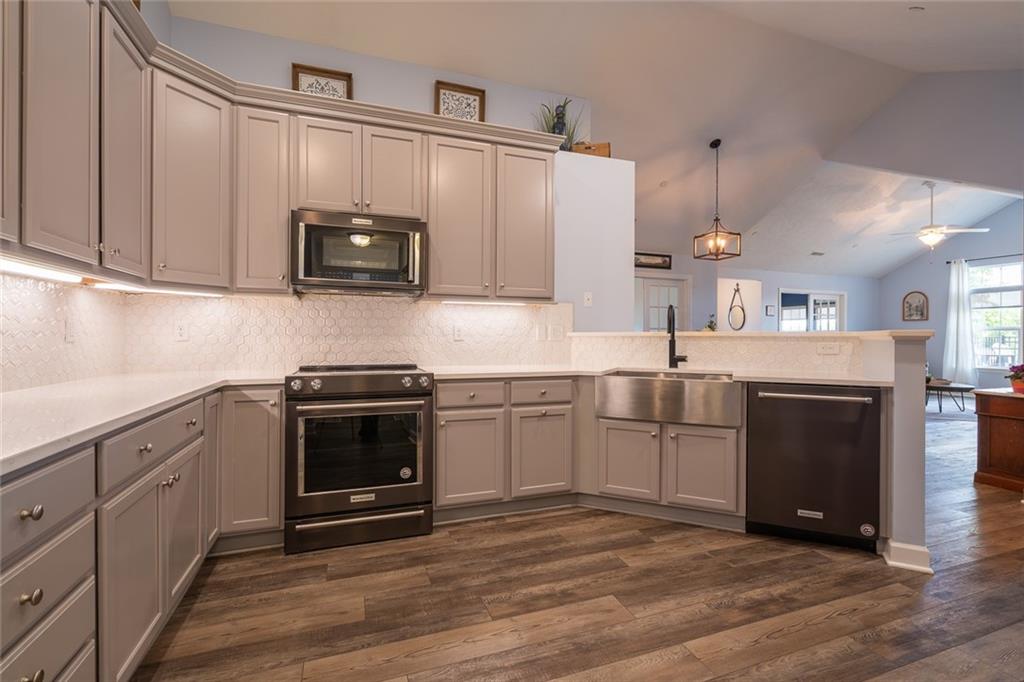 202 Spring Valley Drive Zelienople, PA 16063 - Photo 24 of 40