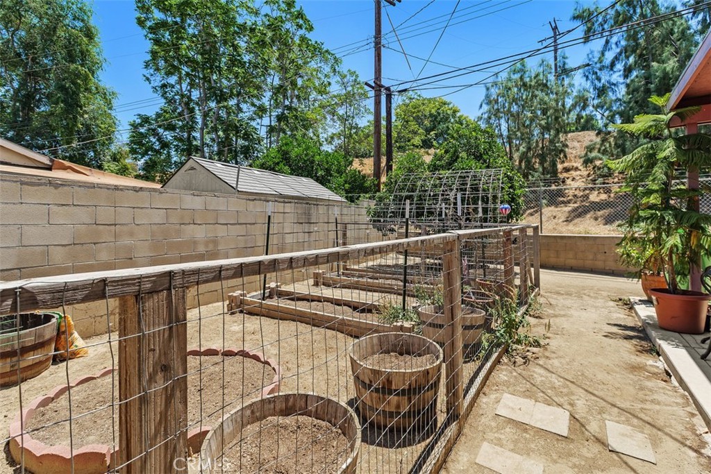 3818 Ogden Way Riverside, CA 92501 - Photo 26 of 28