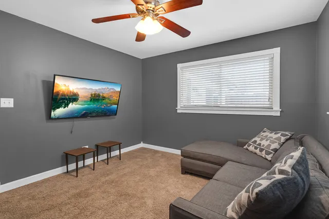 $327,900 | 605 Tanglewood Drive, Streamwood, IL 60107