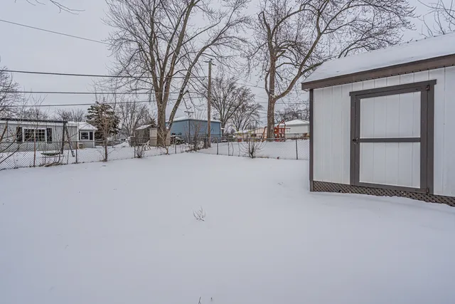 $327,900 | 605 Tanglewood Drive, Streamwood, IL 60107