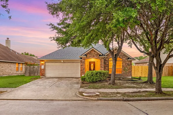 $2,250 | 9431 Water Edge Point Lane, Humble, TX 77396