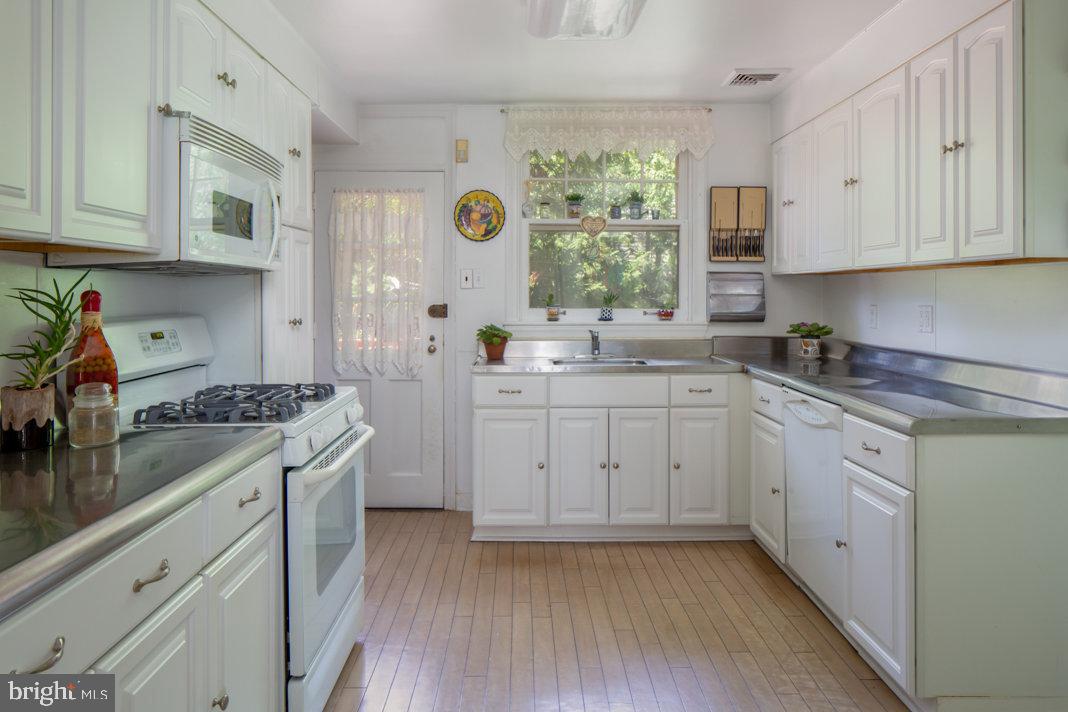 1201 Andover Road Wynnewood, PA 19096 - Photo 5 of 20 Gallery Image 5