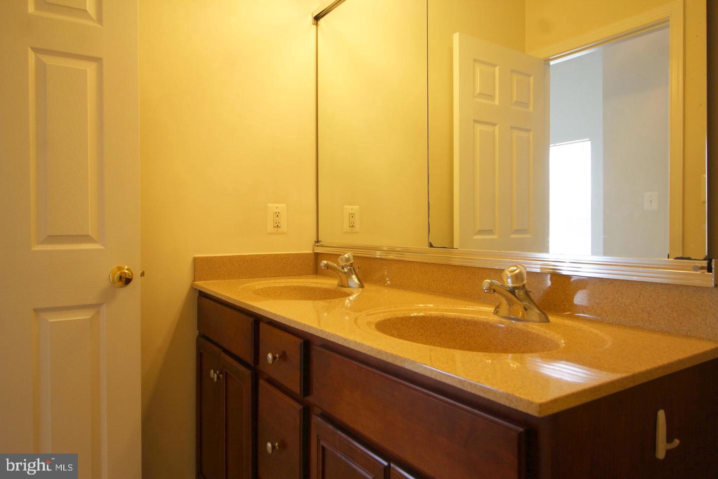 25073 Riding Center Drive Chantilly, VA 20152 - Photo 21 of 29 Gallery Image 21