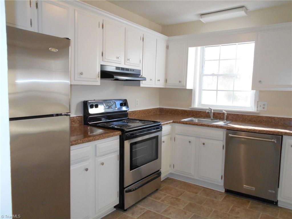 1007 Robinhood Road High Point, NC 27262 - Photo 4 of 11 Kitchen