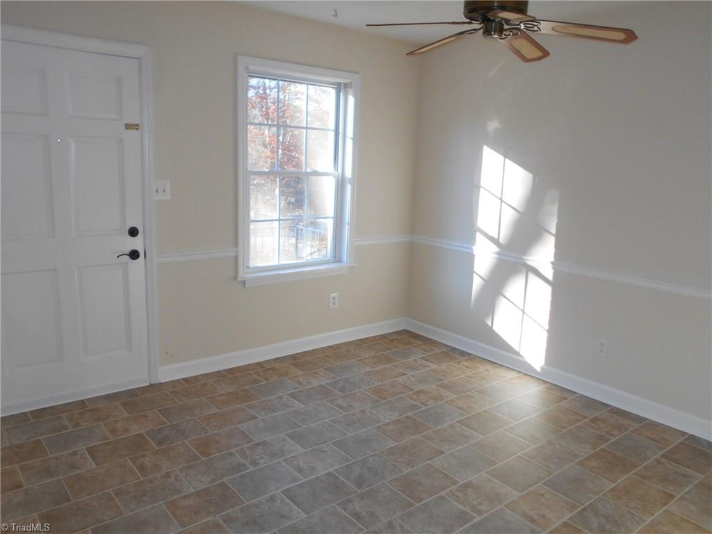 1007 Robinhood Road High Point, NC 27262 - Photo 6 of 11 Dining area
