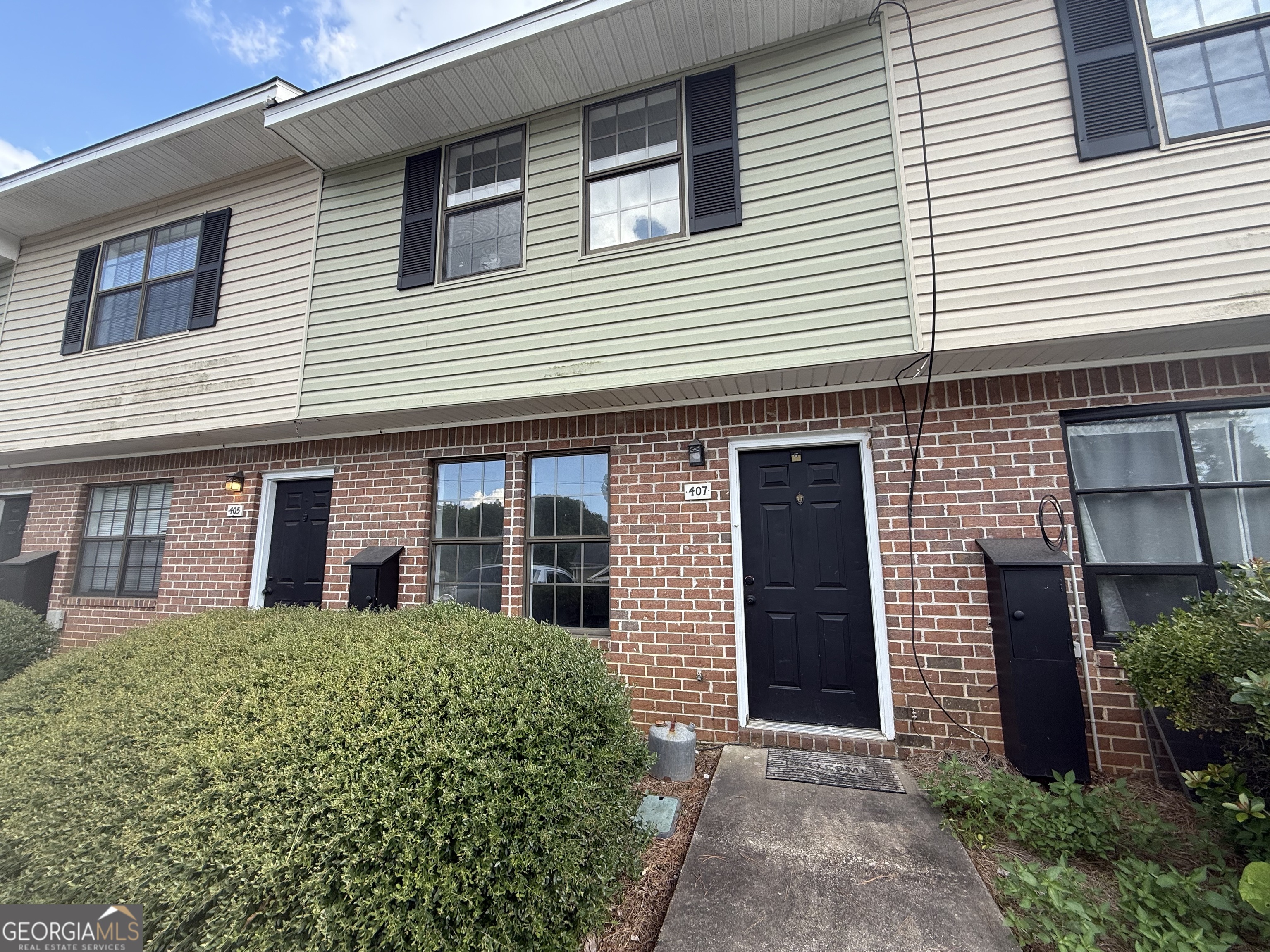 291 West Johnson Street, Unit 407 Hartwell, GA 30643 - Photo 1 of 1 a front view of a house with a yard