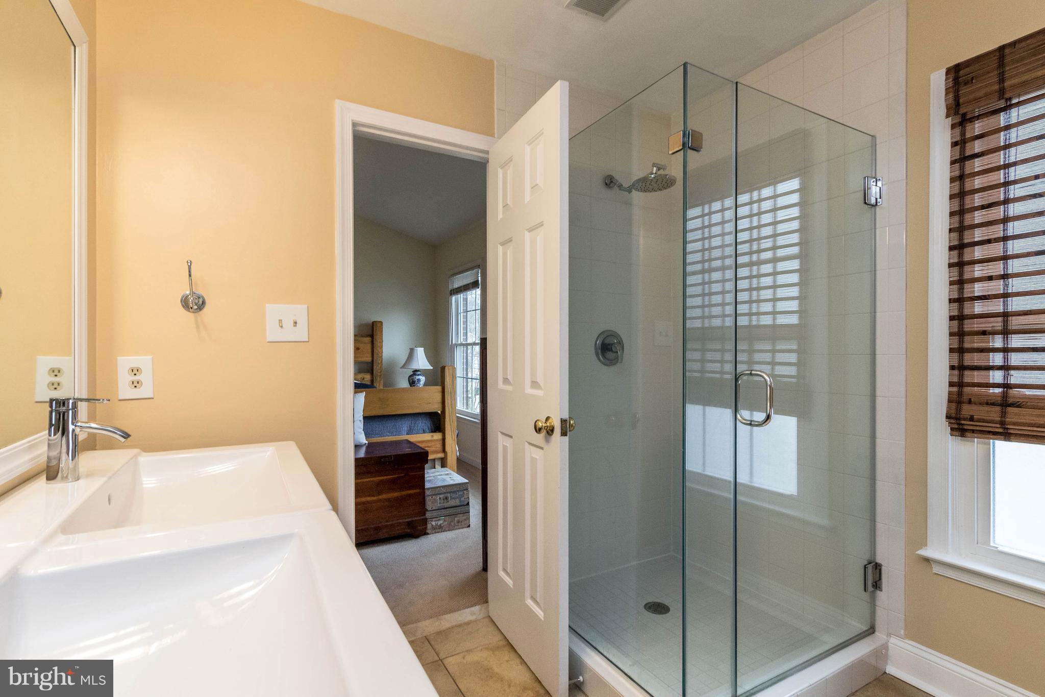 7107 Dudrow Court Springfield, VA 22150 - Photo 17 of 30 Bath (Master)