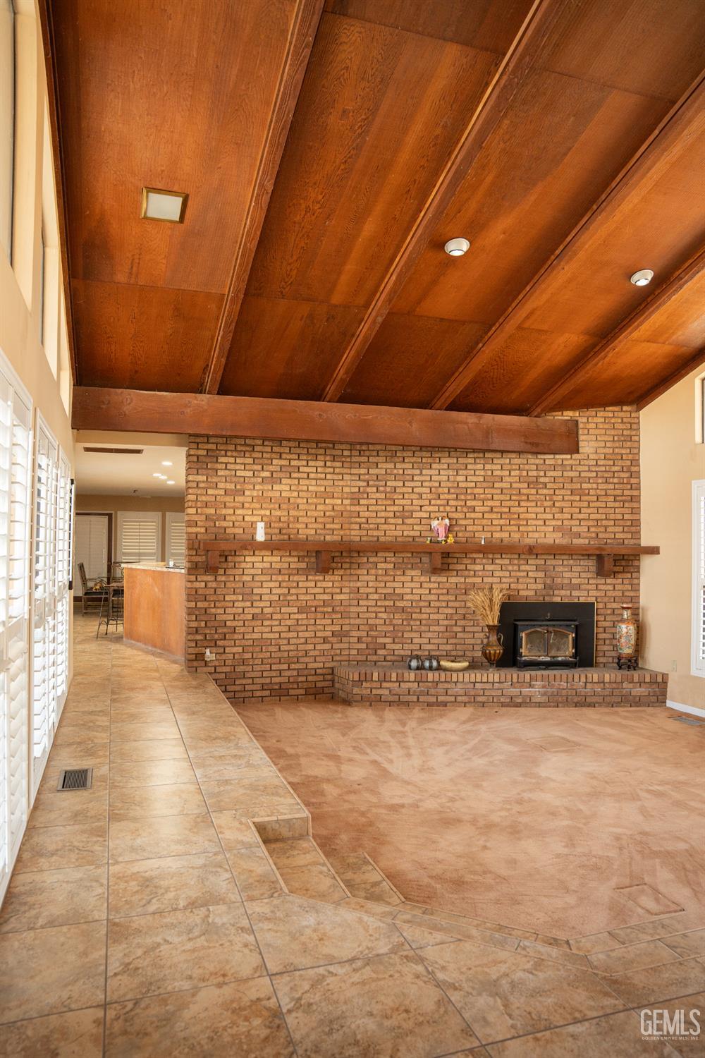 Undisclosed Address Bakersfield, CA 93308 - Photo 11 of 29 a view of a hall with an empty room