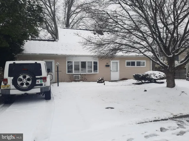 $400,000 | 35 Viking Lane, Levittown, PA 19054