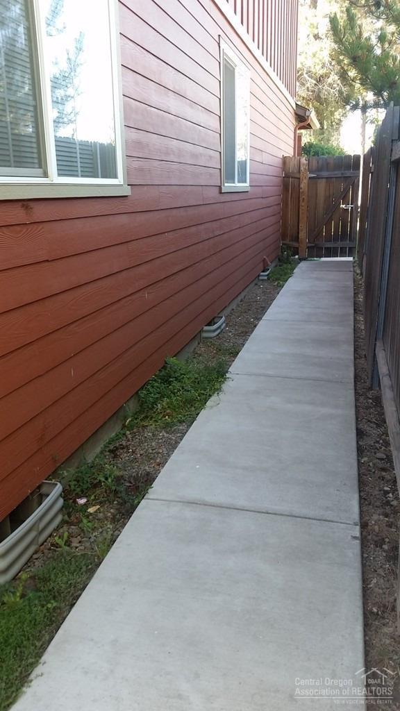 20295 Hardy Road Bend, OR 97703 - Photo 11 of 24 Additional Photo