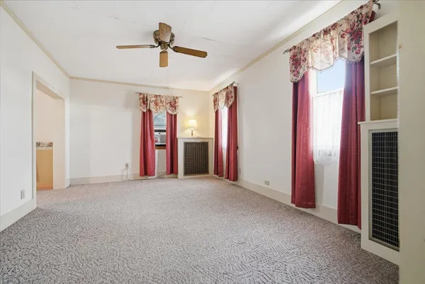 a view of empty room with ceiling fan