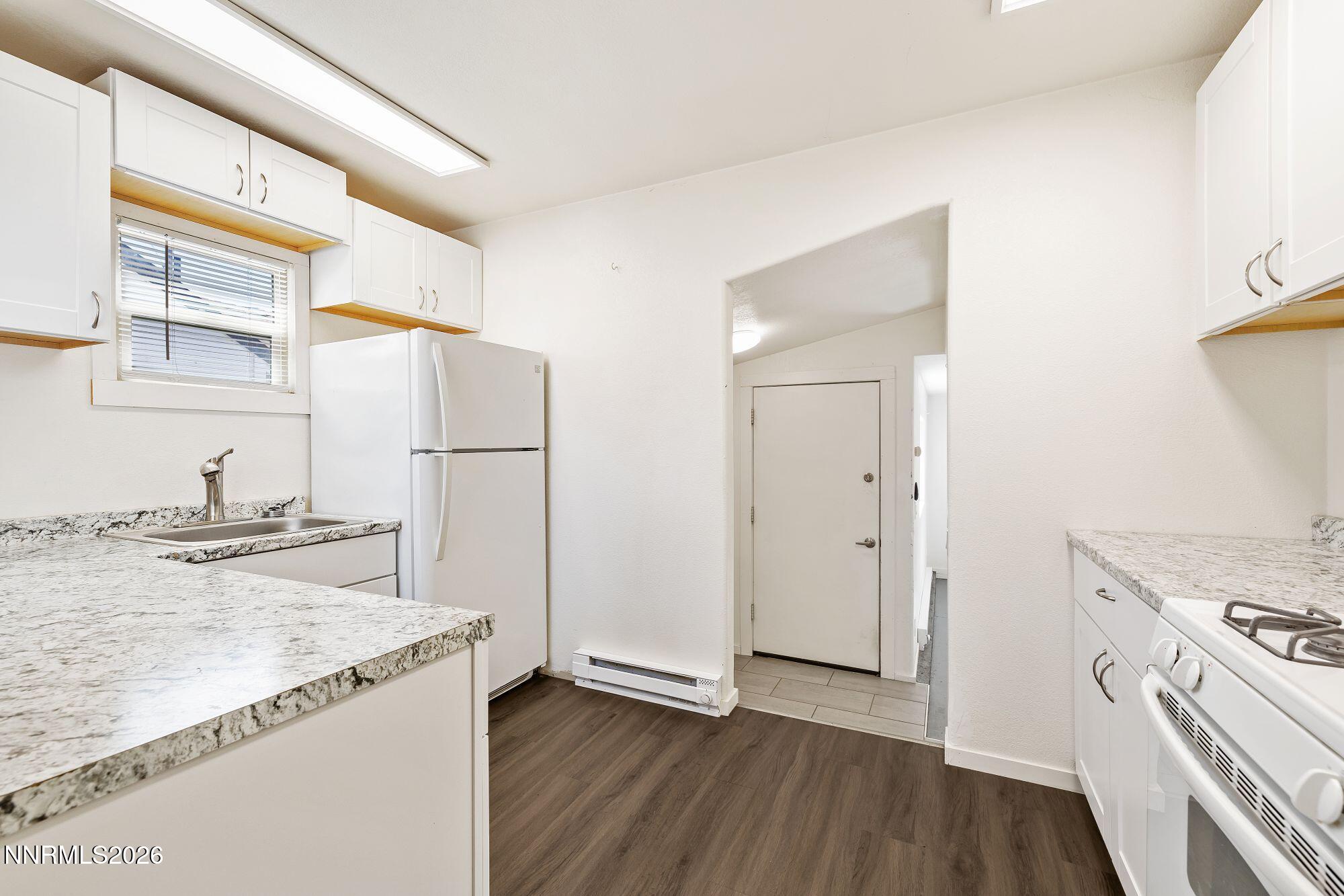 629 Sinclair Street, Unit 623 Reno, NV 89501 - Photo 2 of 11 623 Sin kitchen 3