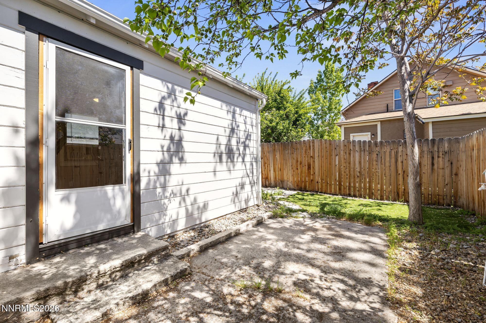 629 Sinclair Street, Unit 623 Reno, NV 89501 - Photo 7 of 11 623 Sin sideyard