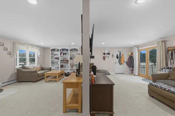 $800,000 | 125 Dr Braley Road, Freetown, MA 02717