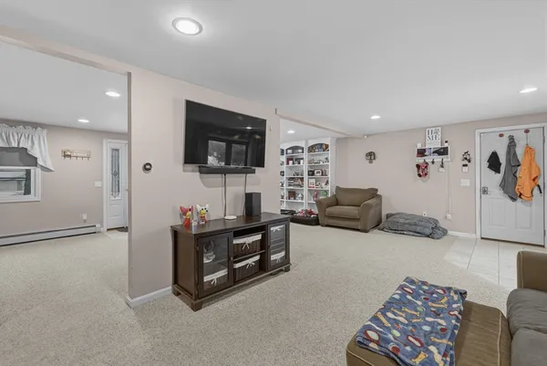 $800,000 | 125 Dr Braley Road, Freetown, MA 02717