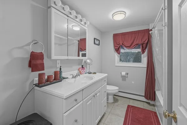 $800,000 | 125 Dr Braley Road, Freetown, MA 02717