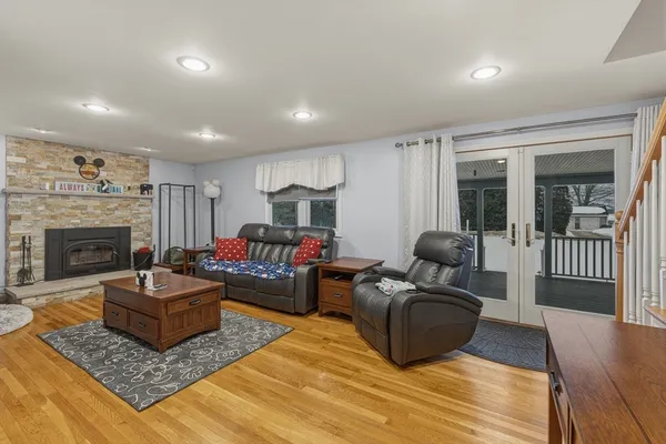 $799,999 | 125 Dr Braley Road, Freetown, MA 02717