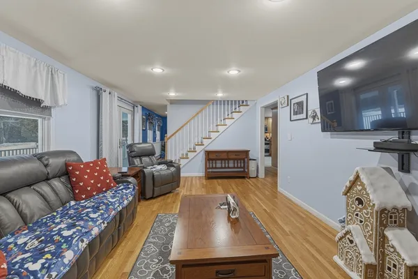 $799,999 | 125 Dr Braley Road, Freetown, MA 02717