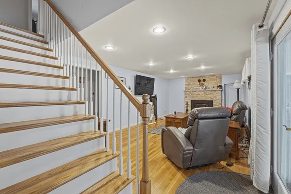 $799,999 | 125 Dr Braley Road, Freetown, MA 02717