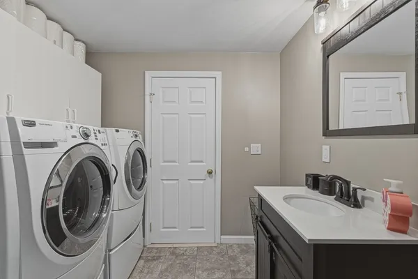 $799,999 | 125 Dr Braley Road, Freetown, MA 02717