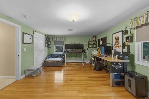 $799,999 | 125 Dr Braley Road, Freetown, MA 02717