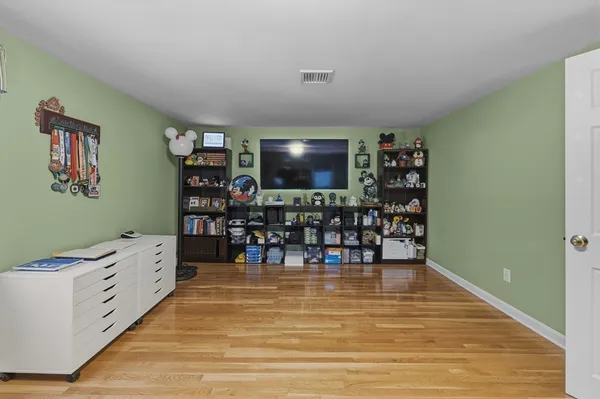 $799,999 | 125 Dr Braley Road, Freetown, MA 02717