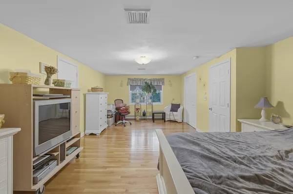 $799,999 | 125 Dr Braley Road, Freetown, MA 02717