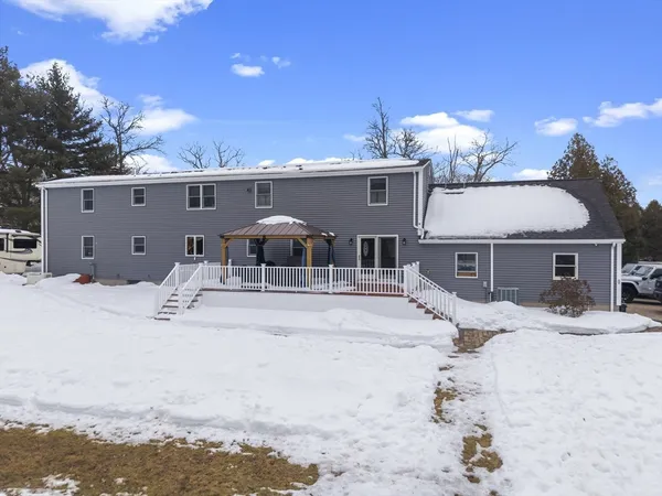 $799,999 | 125 Dr Braley Road, Freetown, MA 02717