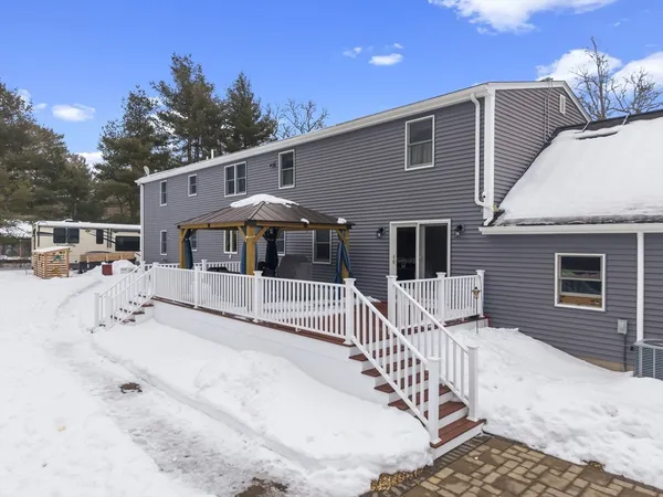 $799,999 | 125 Dr Braley Road, Freetown, MA 02717