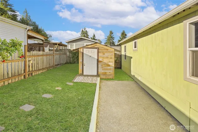 a view of a back yard of the house
