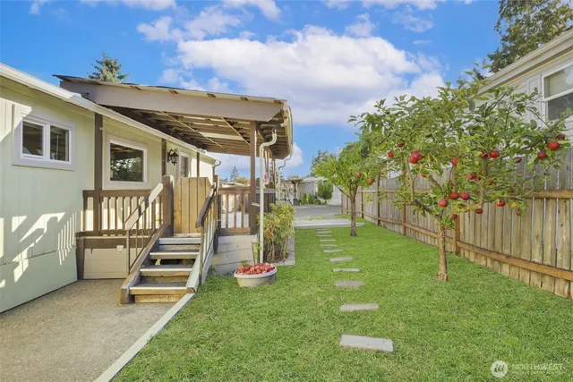 a view of a house with a backyard