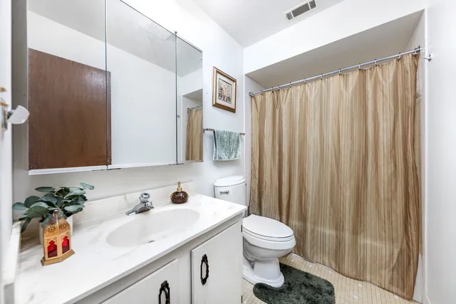 $265,000 | 7525 Nantucket Drive, Unit 210, Darien, IL 60561