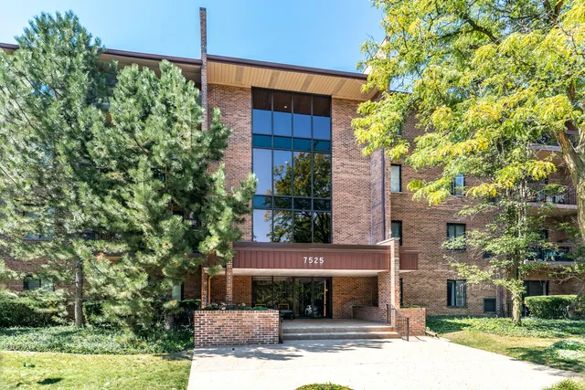 $265,000 | 7525 Nantucket Drive, Unit 210, Darien, IL 60561