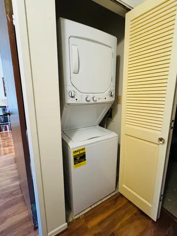 $265,000 | 7525 Nantucket Drive, Unit 210, Darien, IL 60561