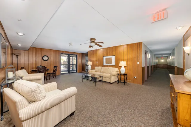 $265,000 | 7525 Nantucket Drive, Unit 210, Darien, IL 60561