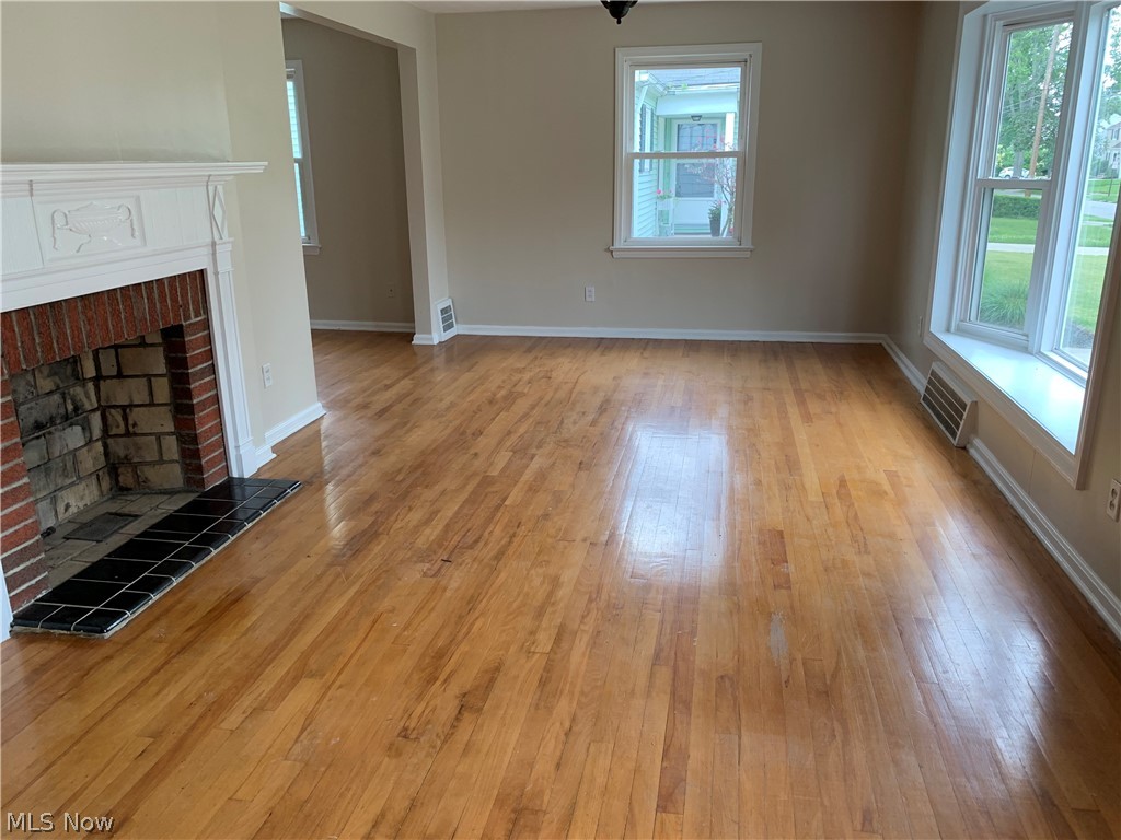 5136 Edenhurst Road Cleveland, OH 44124 - Photo 3 of 21