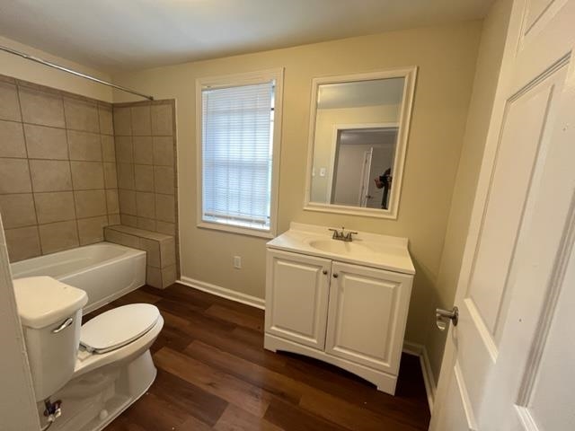 858 Eyers Road Memphis, TN 38109 - Photo 26 of 27 a bathroom with a toilet a sink a mirror and bathtub